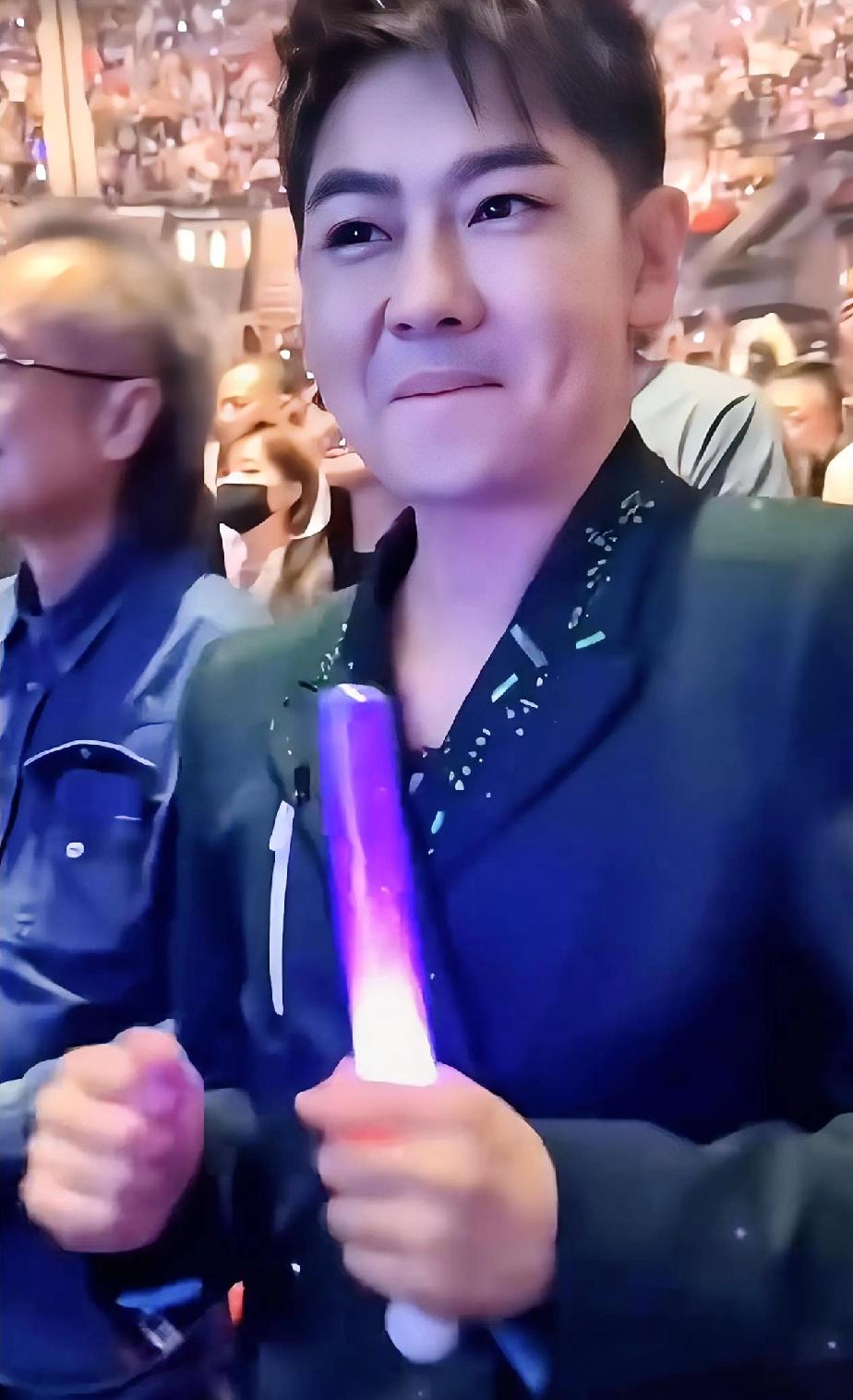 连岁月都拿他的脸没办法，特斯拉却做到了[捂脸哭]林志颖刚开始恢复还挺好的，现在