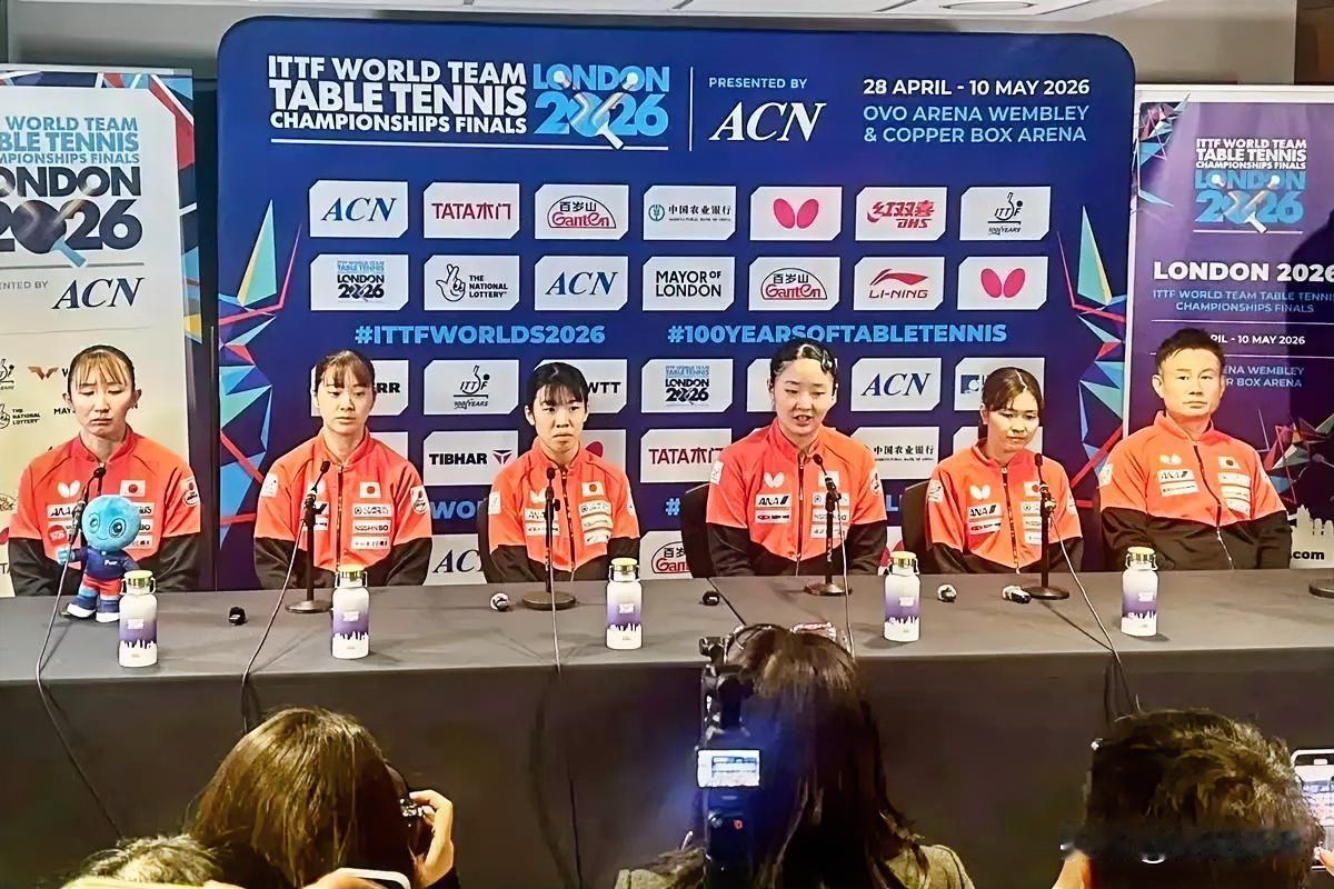 伦敦世乒赛日本女团获亚军，决赛2一3输中国队，赛后新闻发布会，孙颖莎让日本华裔主