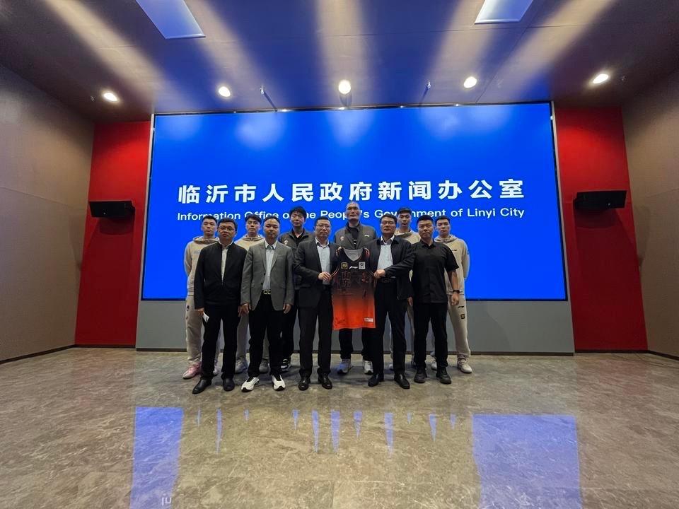 邱彪赛后主动揽责，这事儿看起来挺磊落是吧？但你看他说的那些话，就不是那么回事了