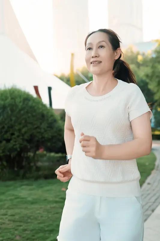 人到中年，必须认真打扮自己！别觉得岁数大了就无所谓，打扮可不仅仅是为了好看。认