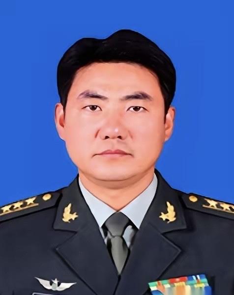 全军上下都憋着一股劲儿，咬牙切齿地喊：“踏平朱日和，活捉满广志！”这话听着狠