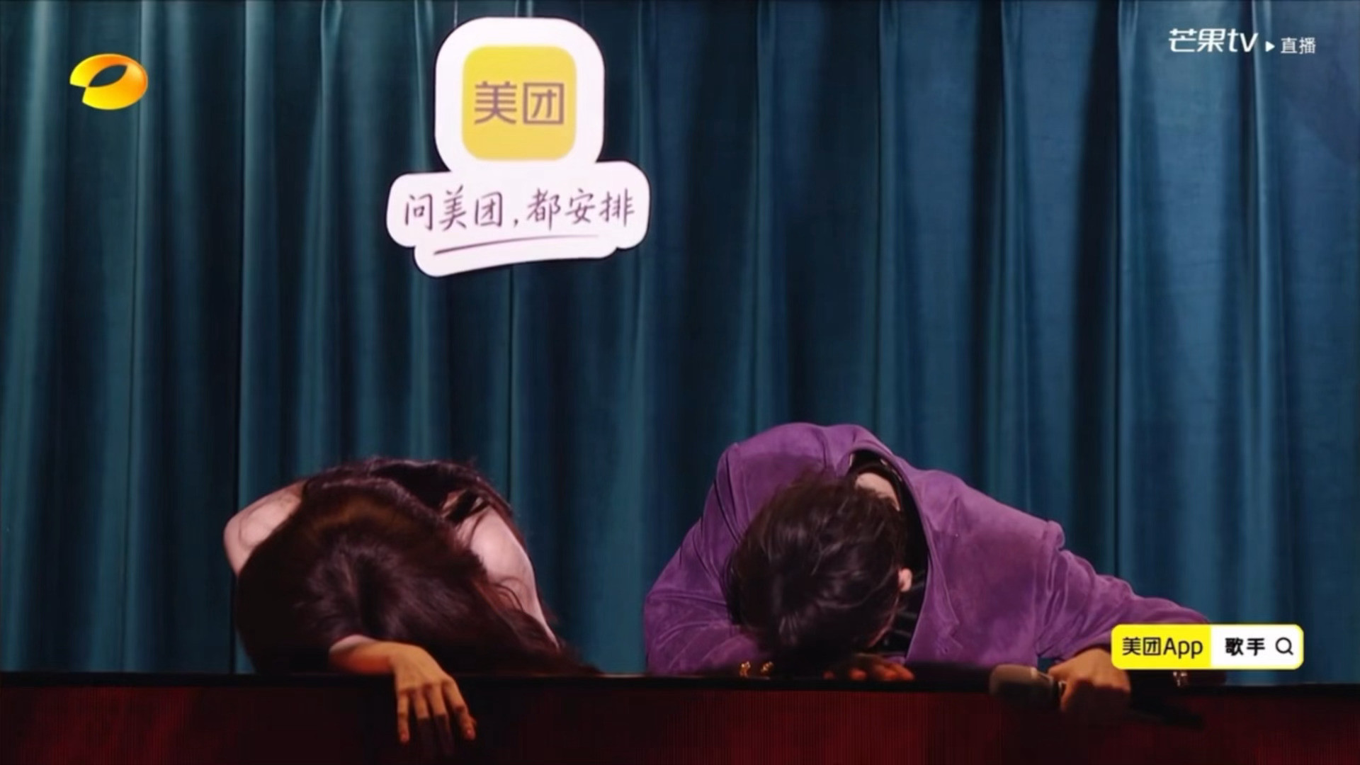 张碧晨尤长靖苦笑张碧晨和尤长靖他俩的苦笑，谁看不懂啊？结石姐是格莱美级的歌王啊！