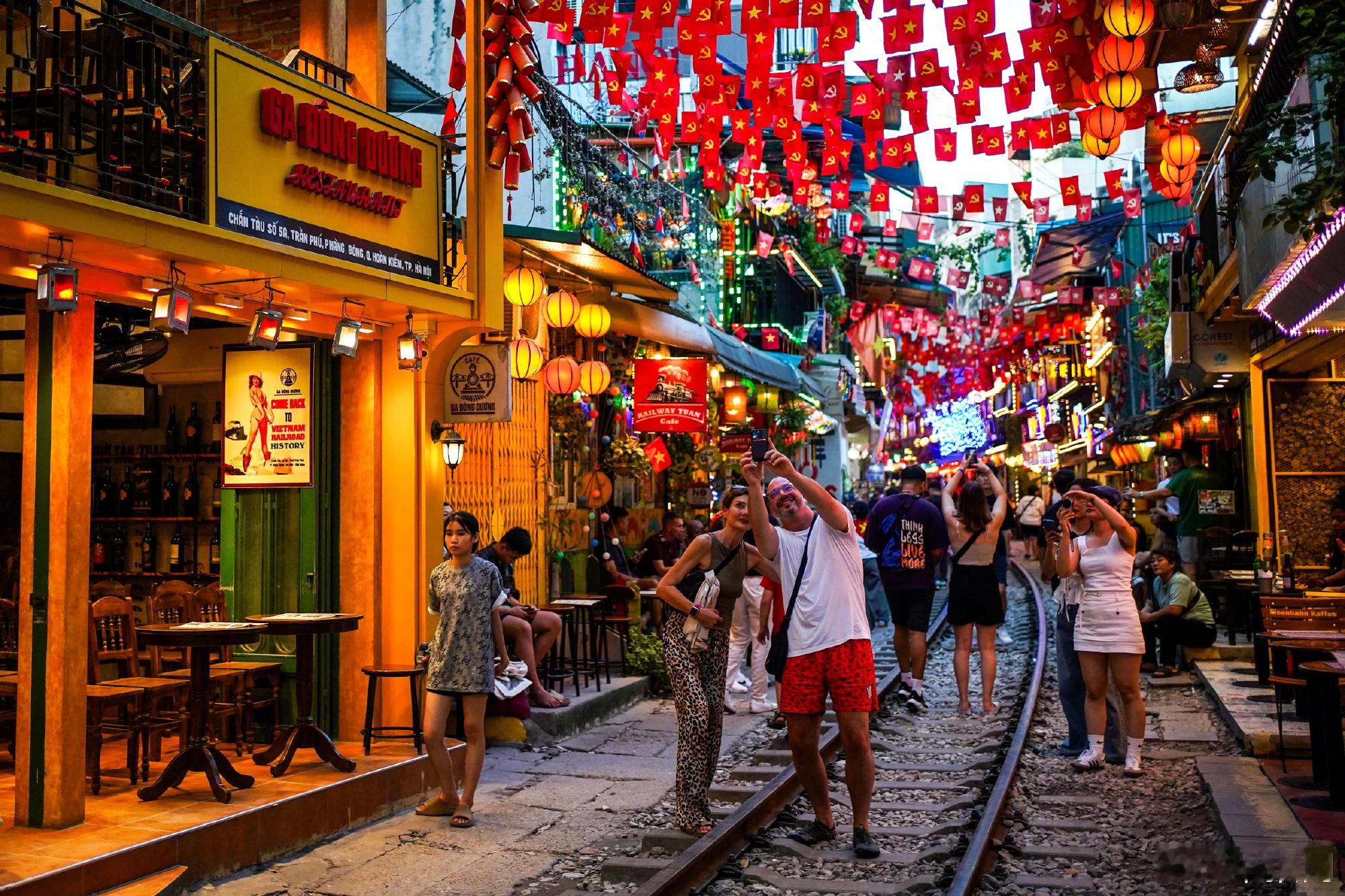 美国对越南产品征收20%对等关税已生效，但越南经济仍表现强劲，第三季同比增长8.