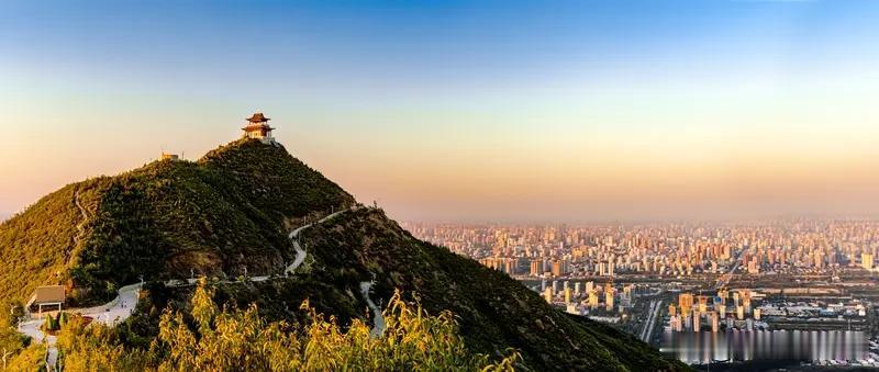 上联：月落西山大地暗；请接下联日升东海满天红