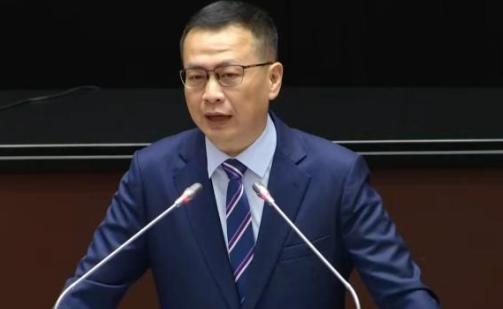 今天，国民党“立委”罗智强气愤地提到，昨天设计师聂永真说合法的饭真香，这句说得非