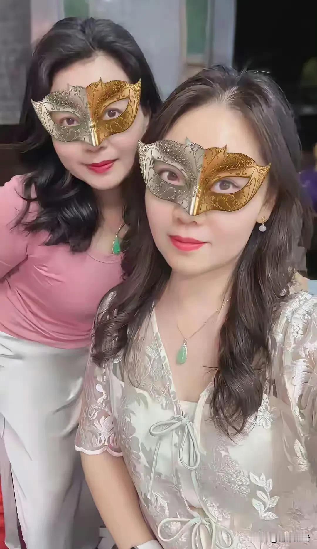 居然有蒙面夫妻约会，这是什么玩法？难道真的有夫妻玩交换游戏吗？现实中夫妻生活到