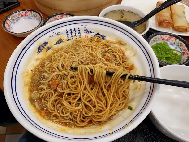 难吃就看各人口味了。南京人觉得南京面好吃，外地人可能觉得夹生。其实就是一个口味