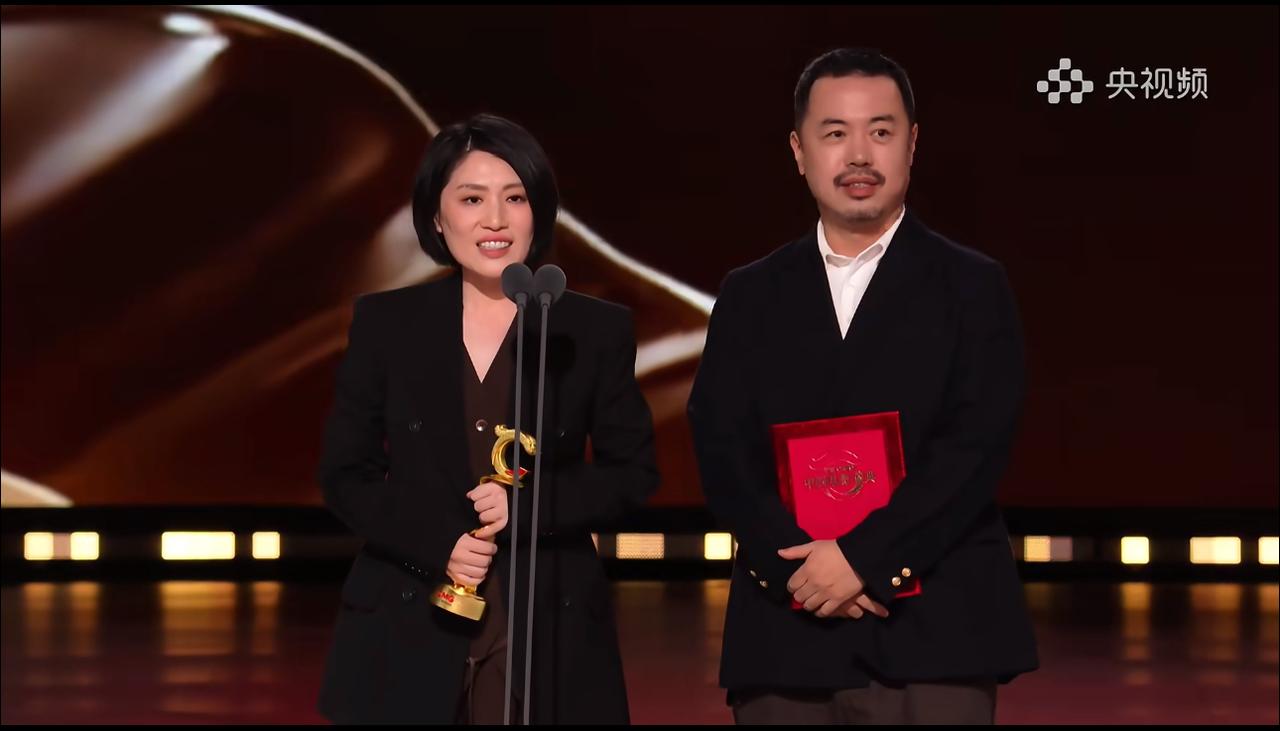 领奖台上，唐恬一上来就谢谢楚生了。果然这是对歌者的肯定和赞赏。没想到，唐恬作