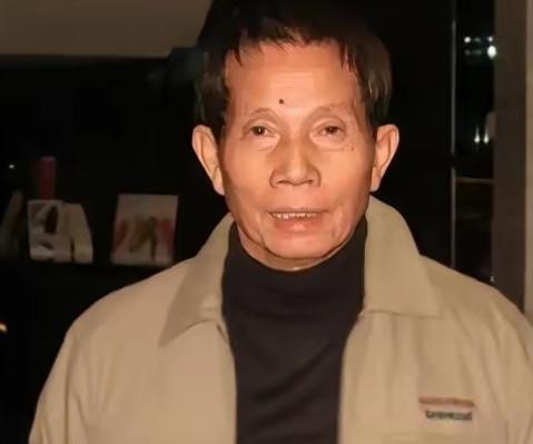 2001年，67岁的香港著名武术指导刘家良，提前结束工作回到家时，发现37岁的妻