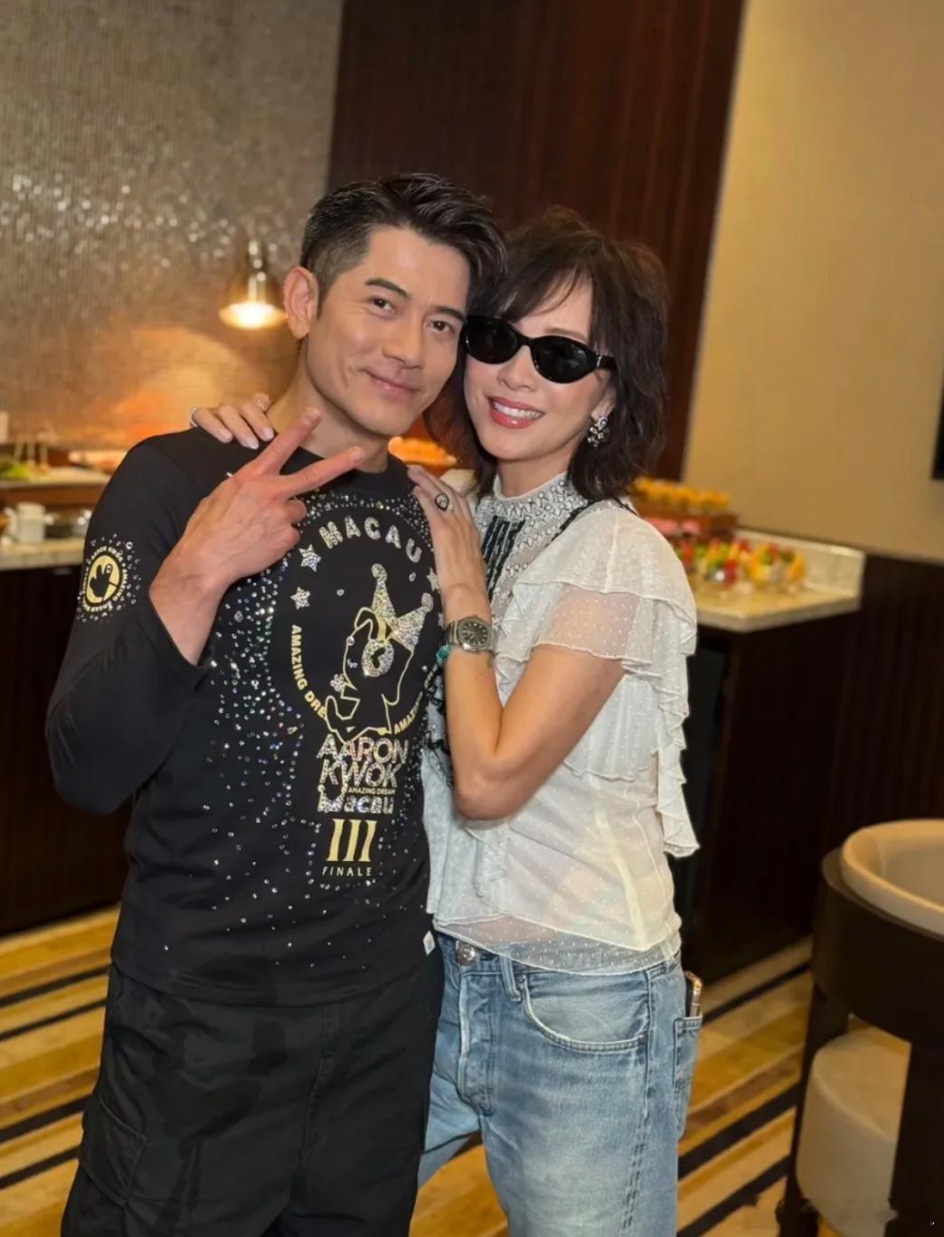 两个60多岁的人状态这么好​​​