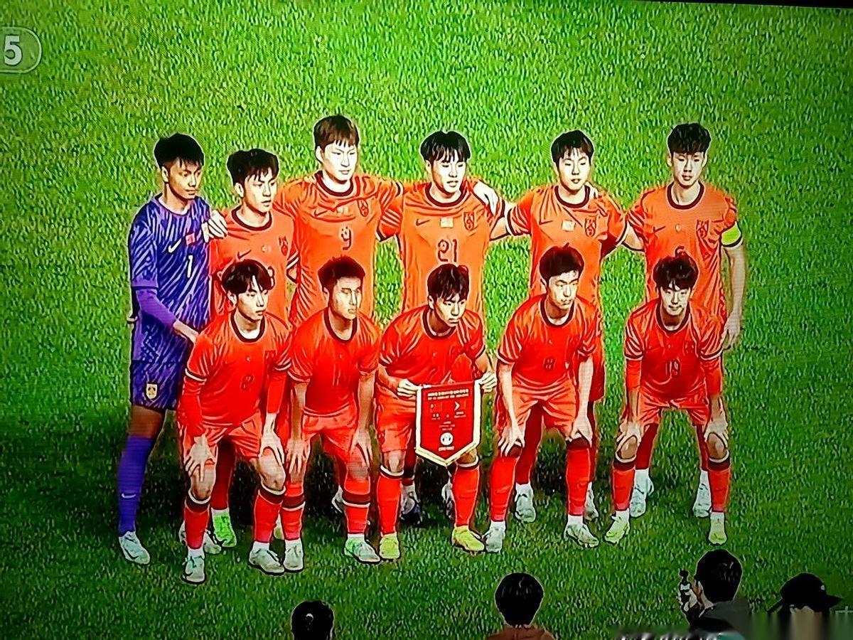 你知道足球里最爽的一种局面是什么吗？就是对手被逼到悬崖边上，他明知道往前一步就