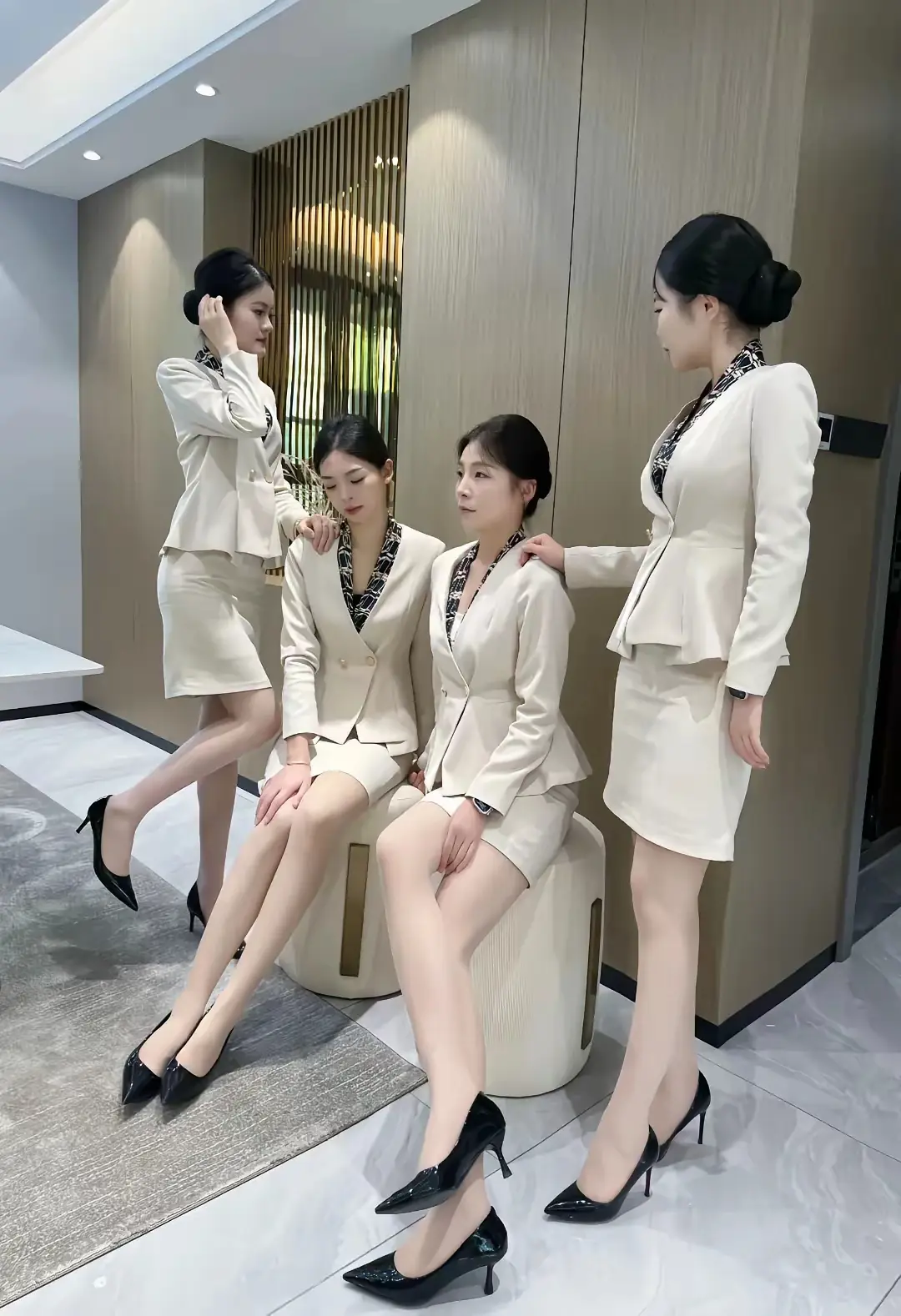 猜猜看是什么工作不是空姐也不是酒店上班看你们谁猜得对