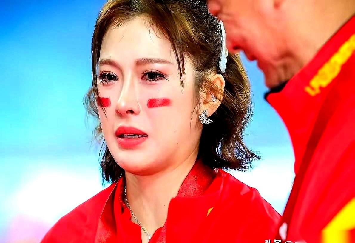 都说吴艳妮没拿第一，可惜了。但我跟你们讲，你们看岔了。这事儿最炸裂的，根本不是