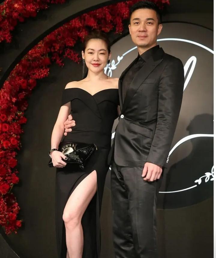 我真是想不明白了，汪小菲和许雅钧两人都是S家的女婿，许雅钧不但脾气大，还很喜欢去