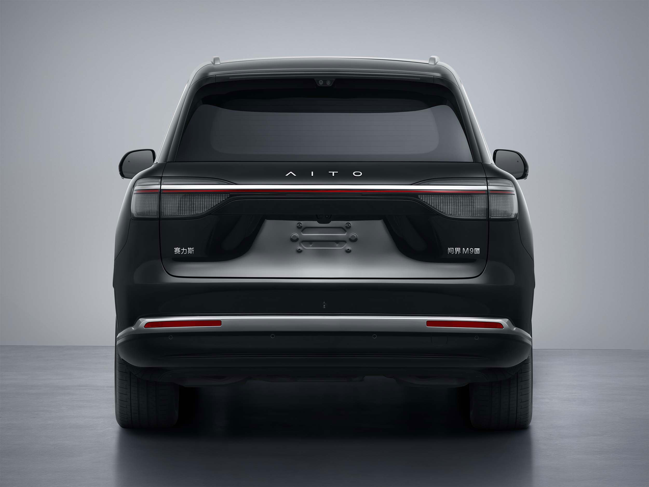 新款问界M9来了前后包围和尾灯有所调整，门把手换成了类似尊界的样式