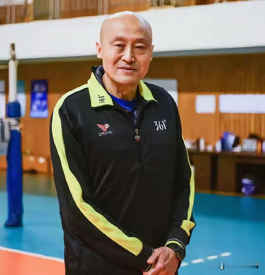 70周岁的胡进正式退休，正式卸任四川女排主教练一职，据悉，由他从辽宁挖到四川队的