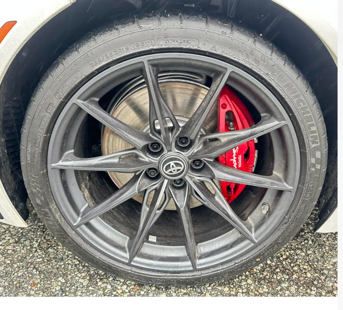 MK5FINALEDITON说刹车大了一号左边是A91右面是MK5好像是大