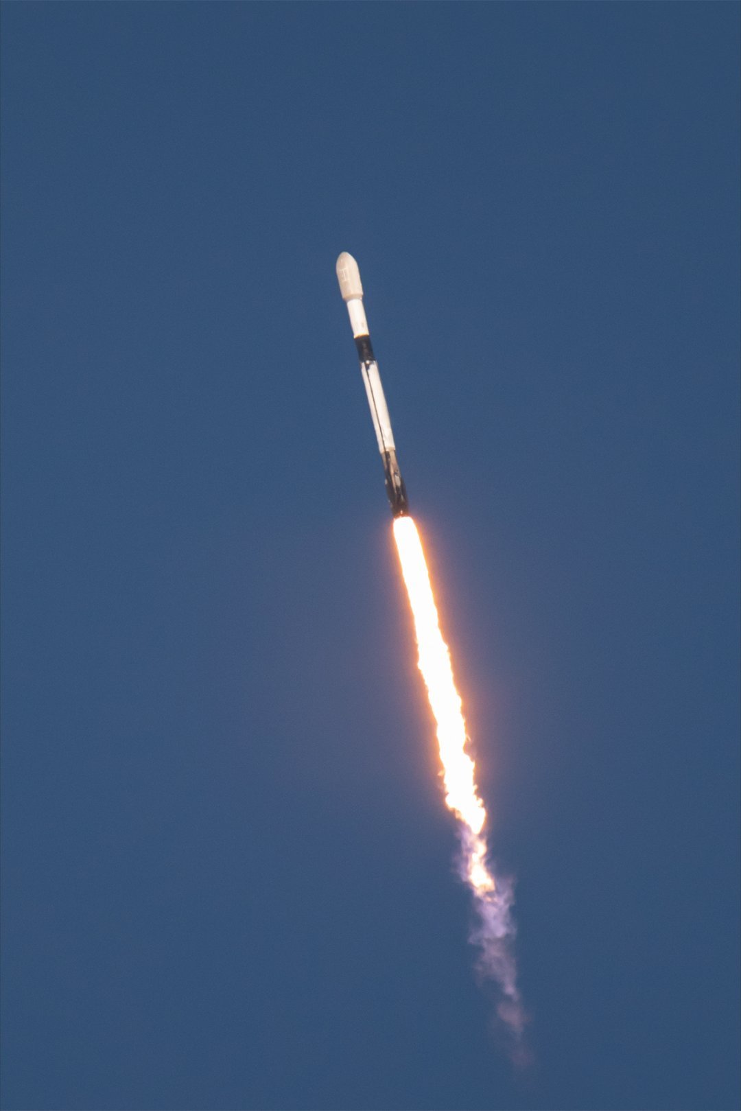 北京时间今天凌晨，SpaceX使用猎鹰9号火箭成功发射27颗“星链”组网卫星。此