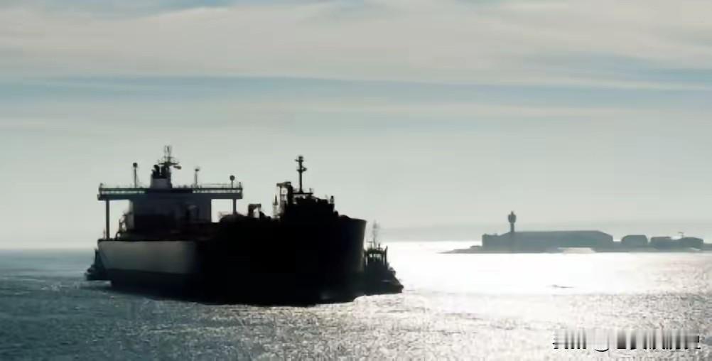 340万桶俄油堵在中国近海，印度退单美国制裁，中国为啥不接？12月17