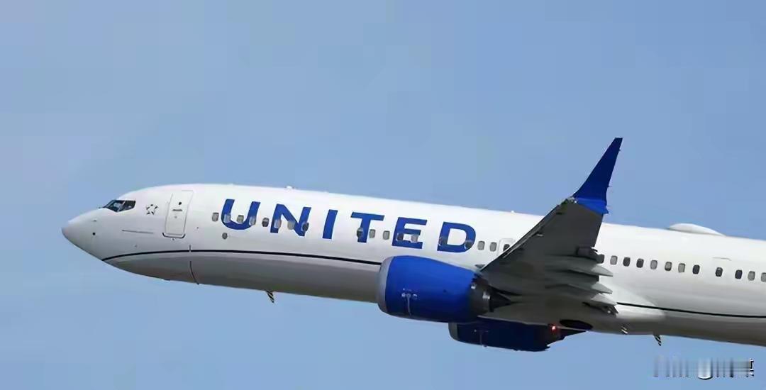 快讯12月3日深夜，俄罗斯一架波音777飞往普吉岛的航班，起飞后两分钟，引擎起