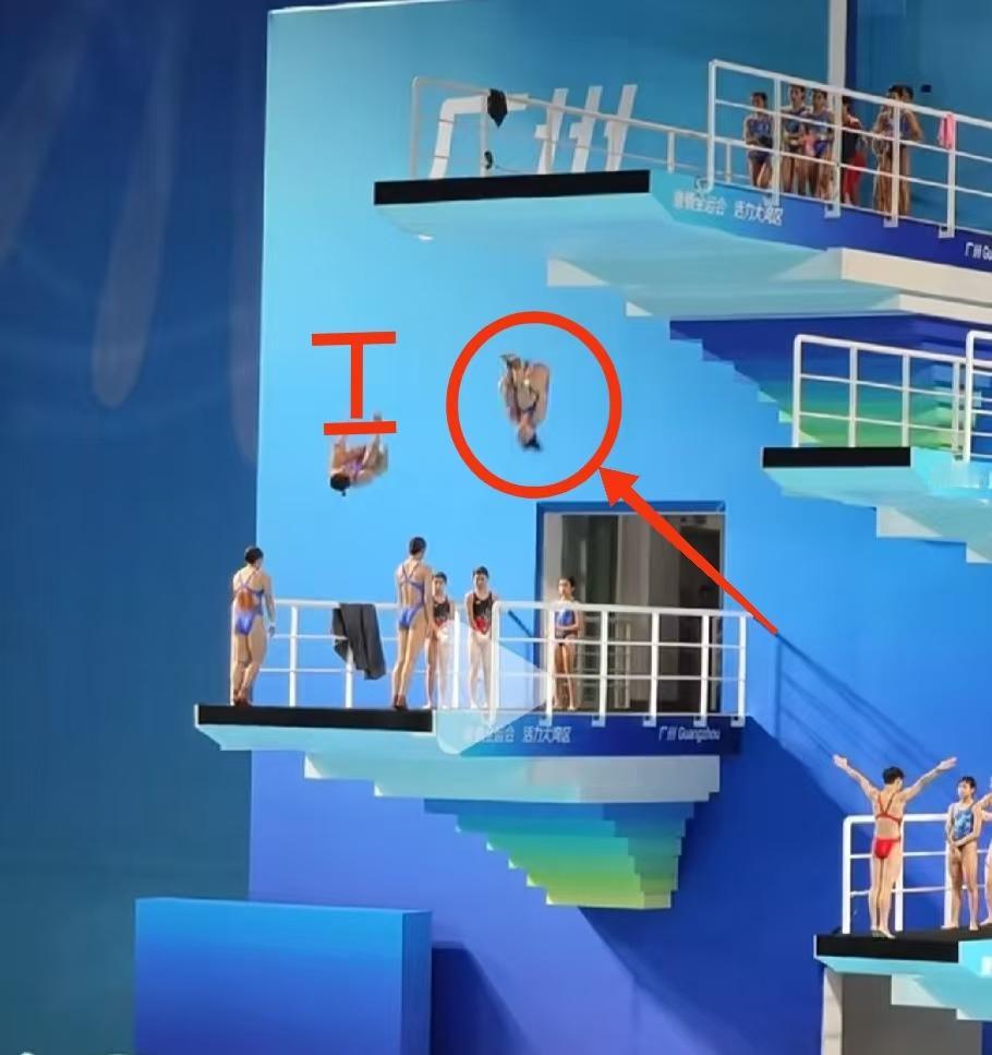 .全红婵最牛的一点就是， 核心力量极其恐怖。 明明体重比搭档大，却比搭档