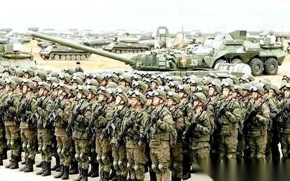 射击周期半小时。你琢磨琢磨这几个字。二战时期的老古董炮，推上前线，对着无人机满