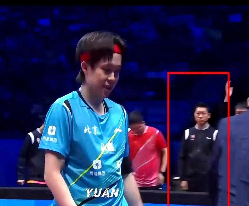 大家有没有发现个感人的细节？王楚钦输给樊振东后，用头狠狠地撞球台。后来王楚钦说，