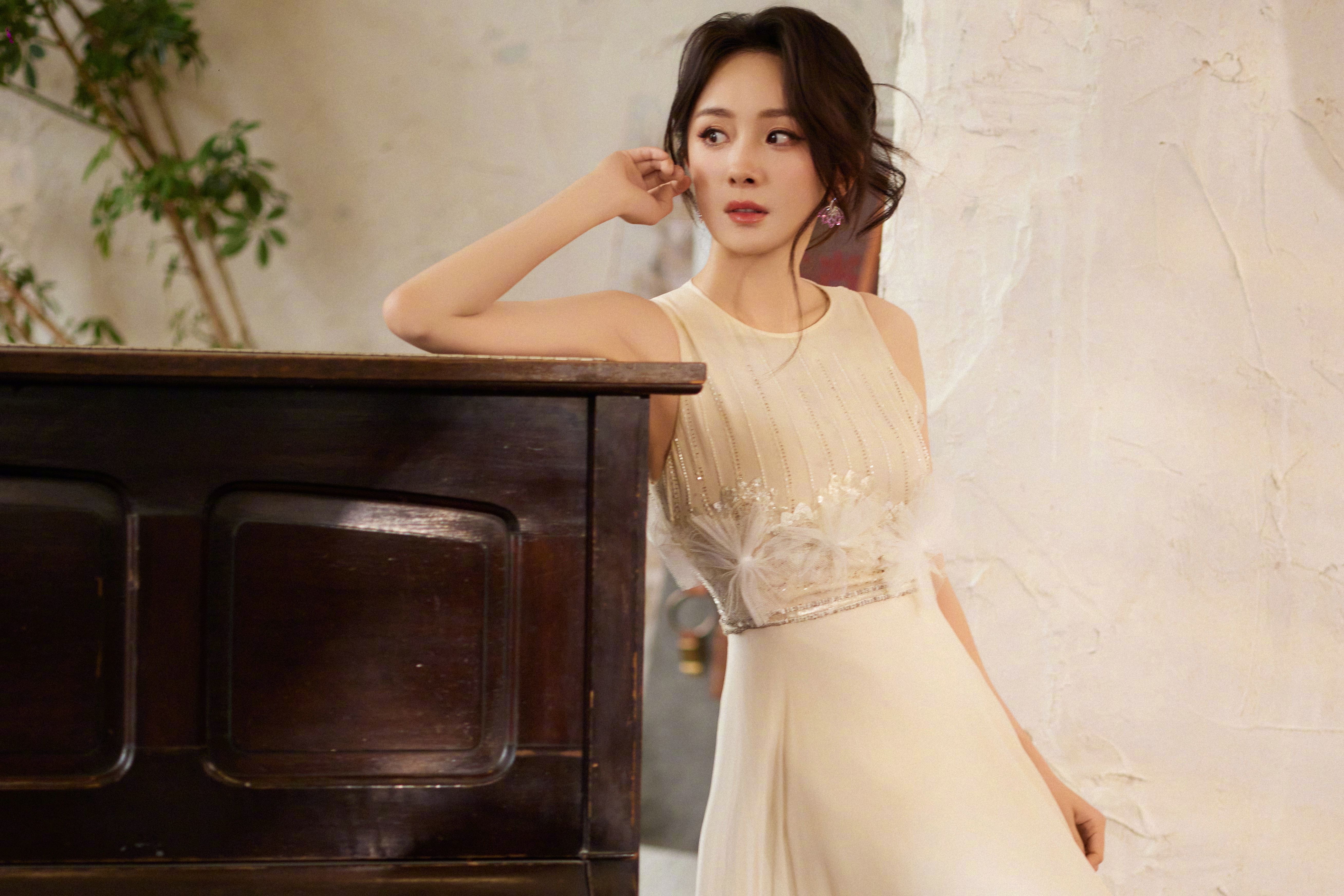 杨幂x金色高跟鞋👠
