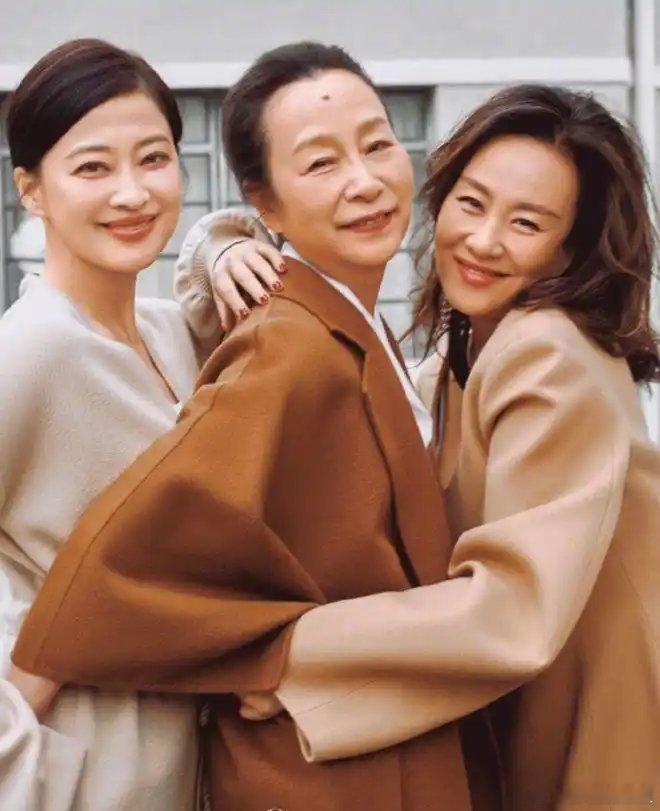 70岁的奚美娟、60岁的邬君梅、50岁的梅婷三人同框：美与年龄无关！