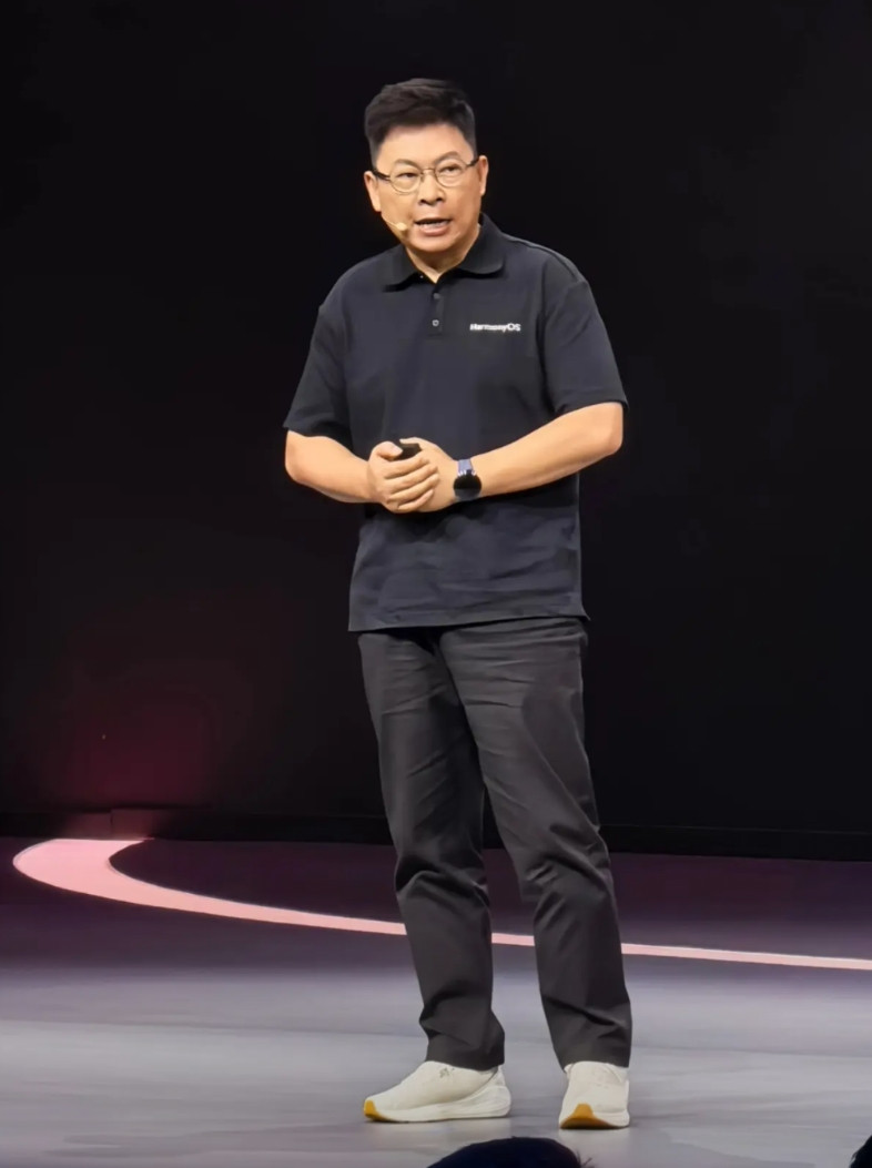 一直想着“干掉”余承东“干掉”华为，为哈不敢直接“干掉”苹果？除了致敬苹果，就