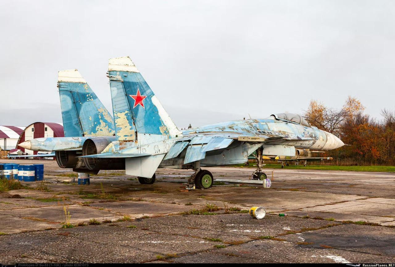 T-10K-2试验机是苏-33舰载战斗机的第二架原型机。该机于1987年上