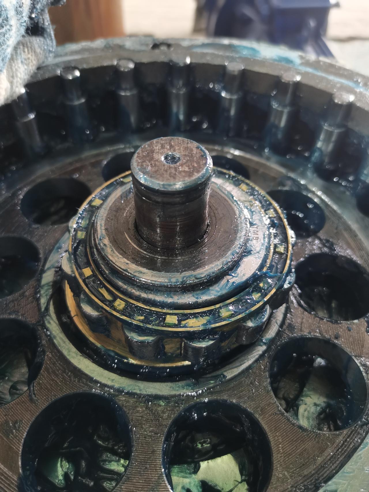 认识一个很厉害的电工，他说厂里机电不分家的厂不会去面试，这种厂什么活都要干，估计