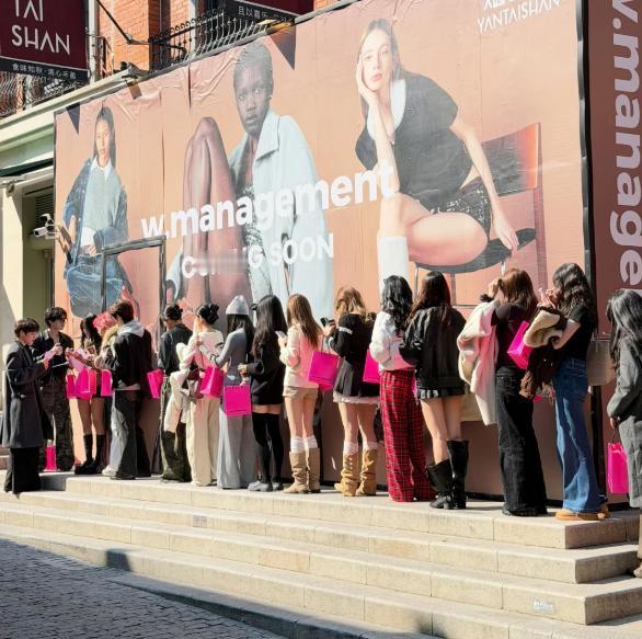 不知道现在的年轻人是命好，还是不好。以前的年轻人好像就一条路可走，就是好好上学