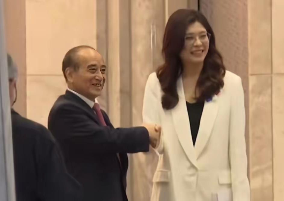 郑丽文又出招了！昨天去拜访了王金平，讨教这次她去访陆的事宜。可以说，郑丽文这