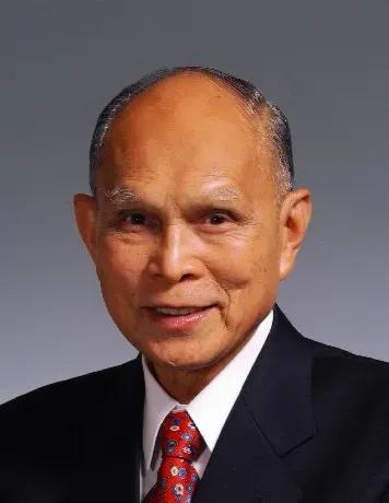 1950年，香港商人在出售盘尼西林时，大多掺了葡萄糖，可霍英东却不这样干，他不仅