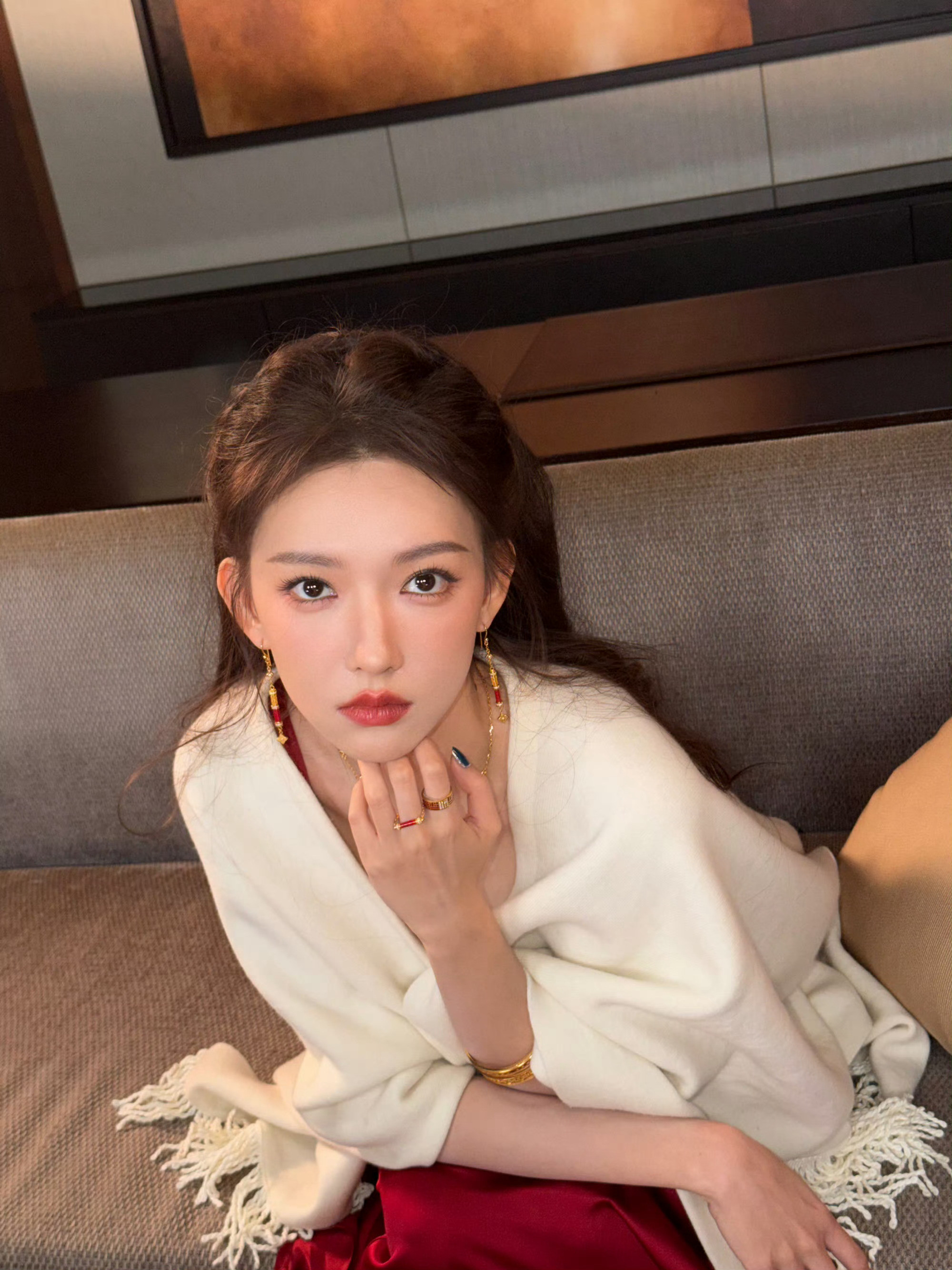 深圳热不热不知道，只知道程潇的手很细长