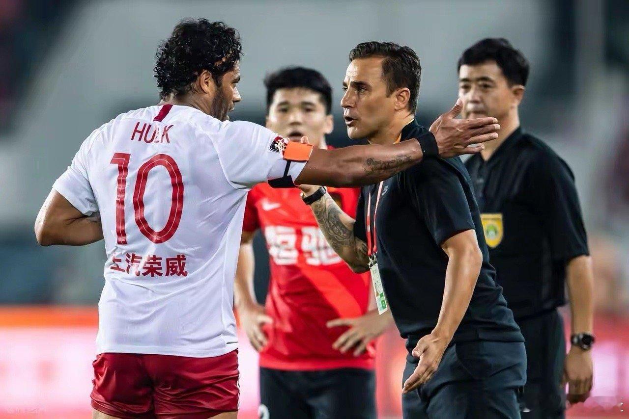 前广州恒大翻译李白表示，2018年广州恒大被上海海港抢走联赛冠军就是一场意外。李