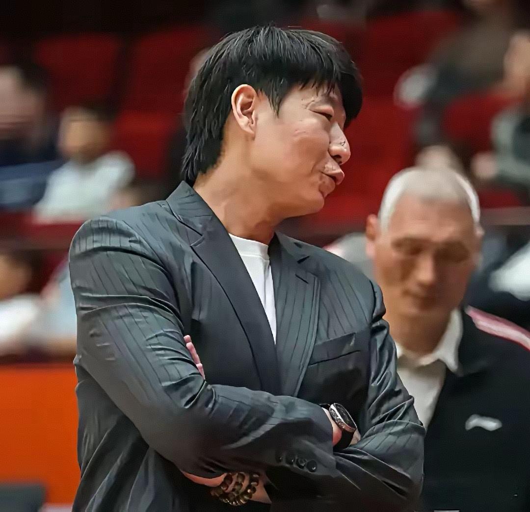 高速男篮引援又犯难？休赛期，高速男篮在引援上又犯难了。郭昊文、范子铭、林庭谦