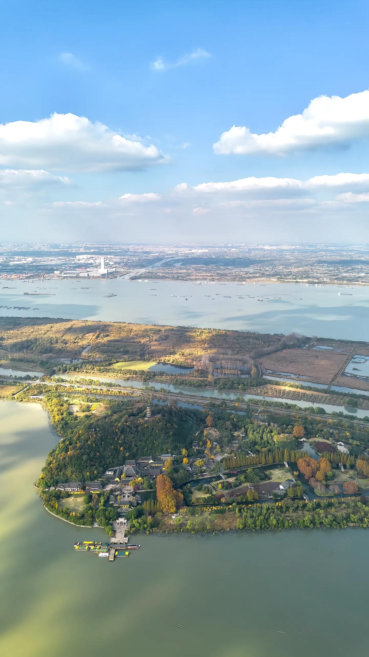 我们都习惯于喊苏锡常镇，但是有很多人总是拿苏锡常的GDP和镇江做比较，其实，GD