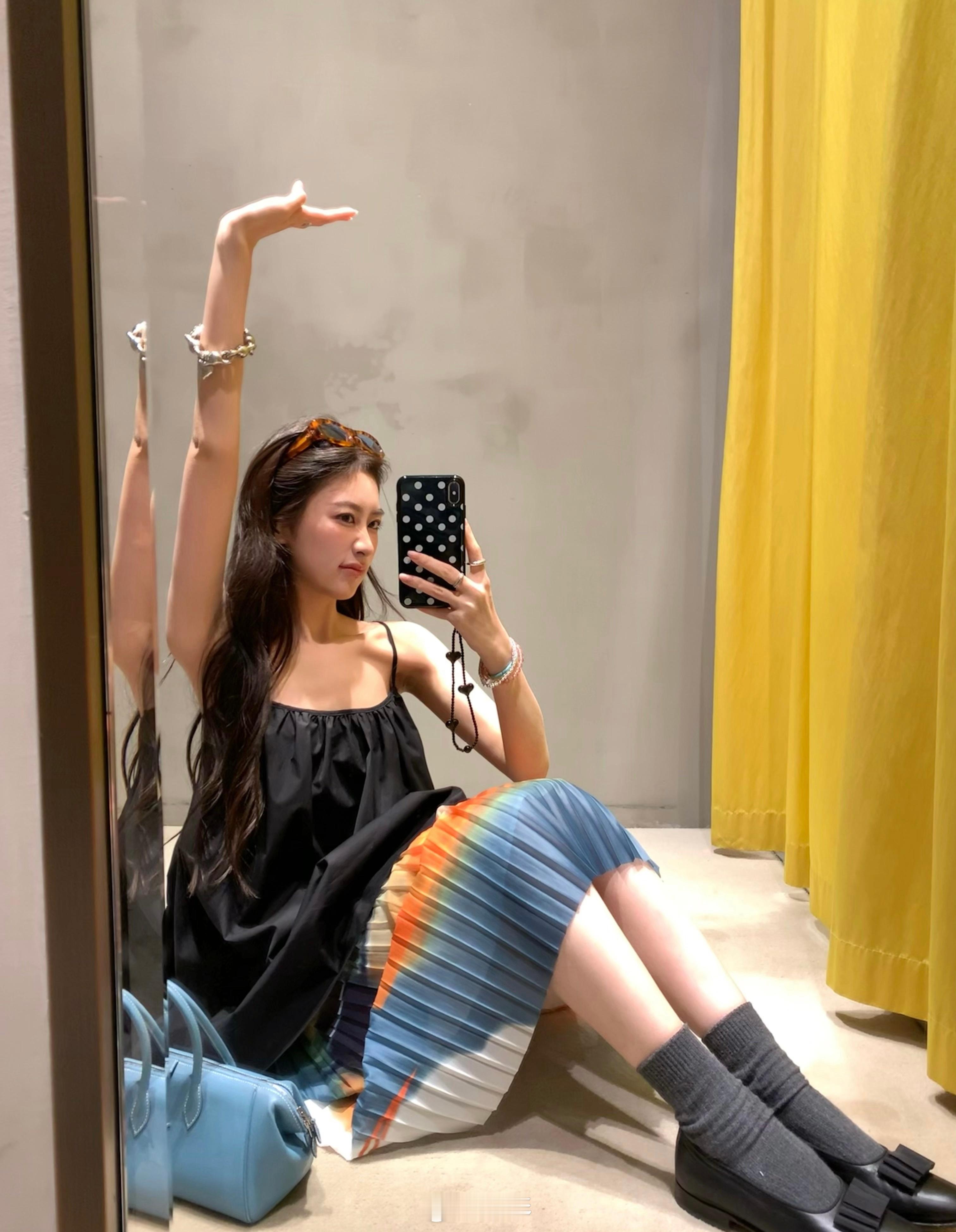刷到一个好看的小姐姐还在用iPhoneXs。​​​