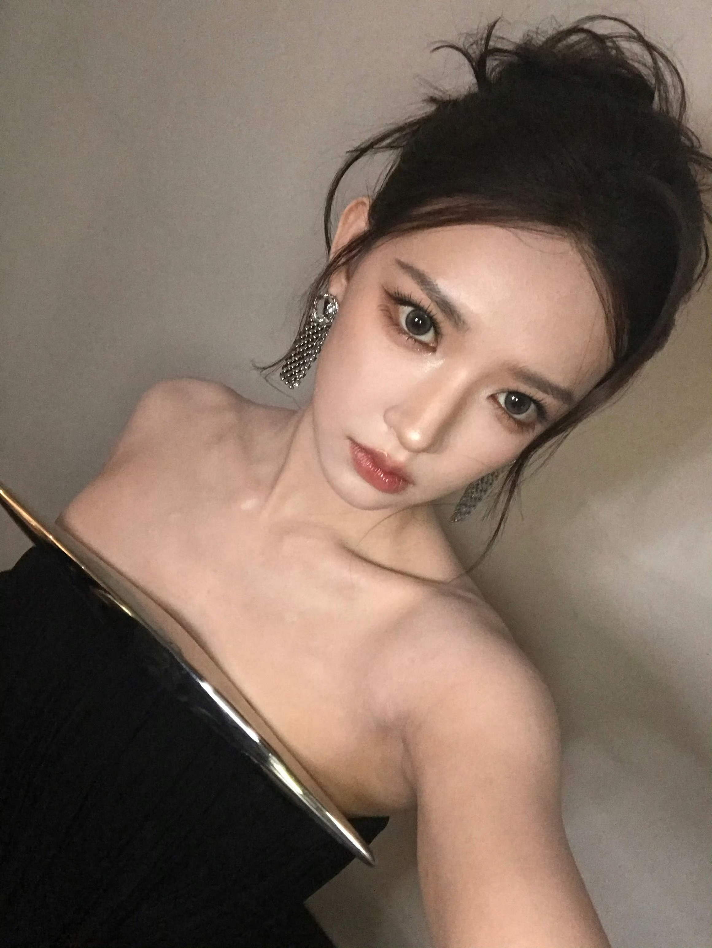 程潇黑裙好美程潇今天特别美，完全女神mac品牌大使程潇