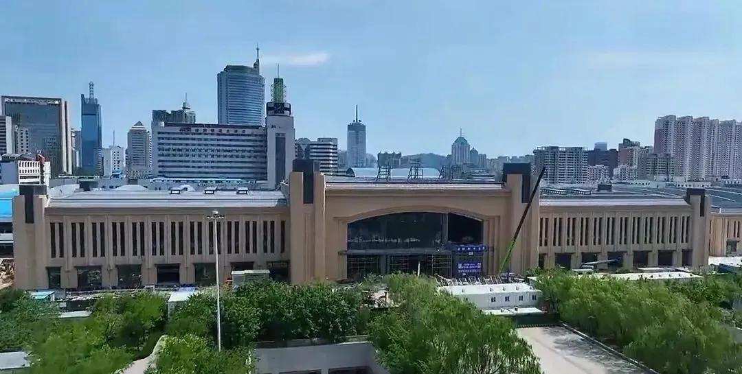 都超过十年了，济南火车站北站房终于快完工了，预计今年年底就能投入使用。从现场图