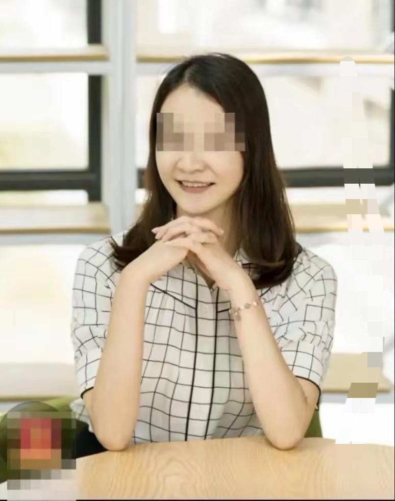 女校长涉嫌诈骗5000多万后跳江身亡，其中3000多万用于游戏充值，庭审现场披露