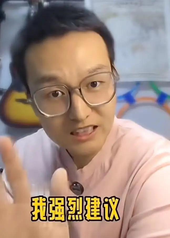 在这个快节奏、高压力的社会背景下，许多家长和老师都习惯于用“成绩”来衡量孩子的一
