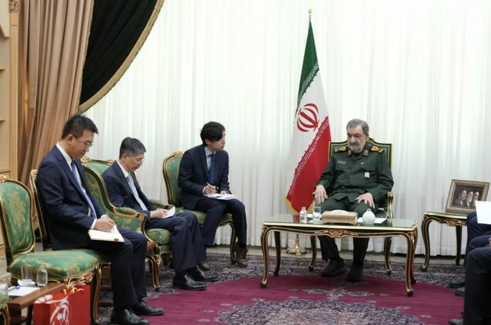 伊朗新上任的最高国安委秘书，雷扎伊刚履职第二天，就急吼吼见了中国驻伊大使。本以为