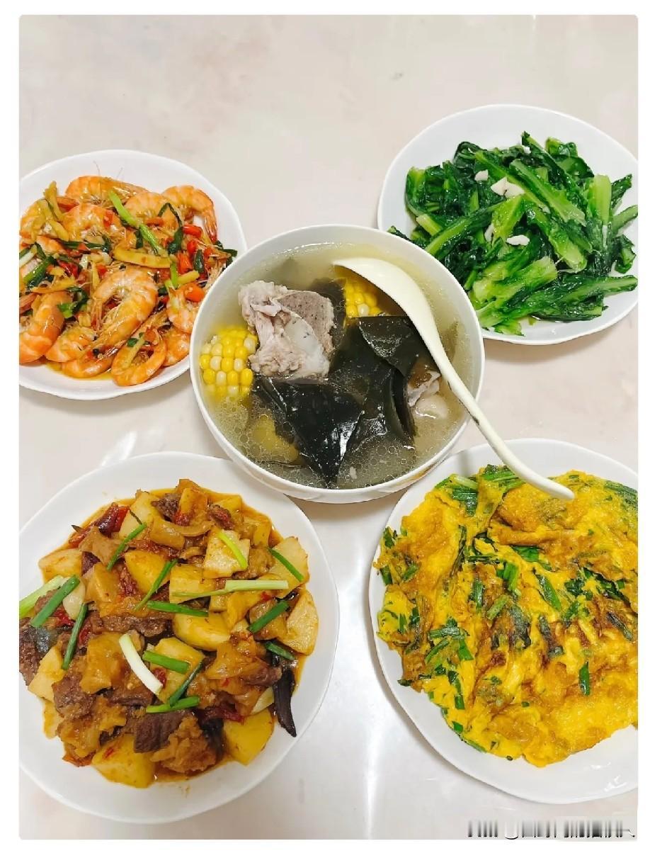 我闺蜜离婚了，说来我家住几天，因为是远嫁不想让父母担心太多。这一晃都一周