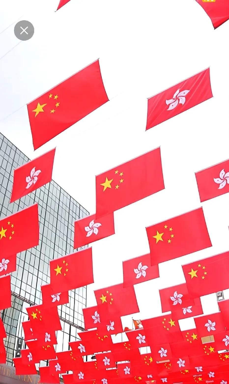 香港回归祖国28周年啦，必须祝福祖国繁荣昌盛！说到香港艺人，钱小豪不得不提。他1