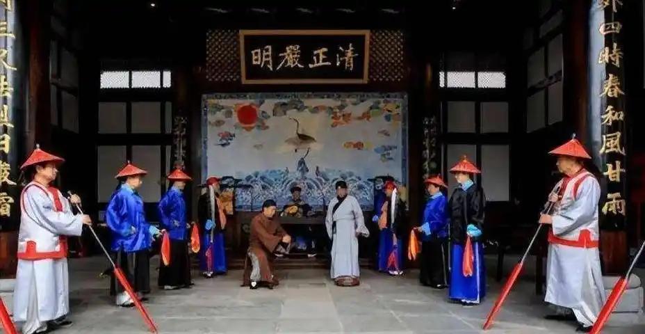 清朝灭亡后，那些知府知县都是什么下场？ 有人前脚还是大清知县，后脚把旧官印一