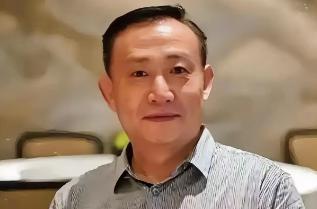 非常令人胆寒的一段话：近来金融圈有些人谈及卢麒元，居然异口同声抛出四个字：“脑