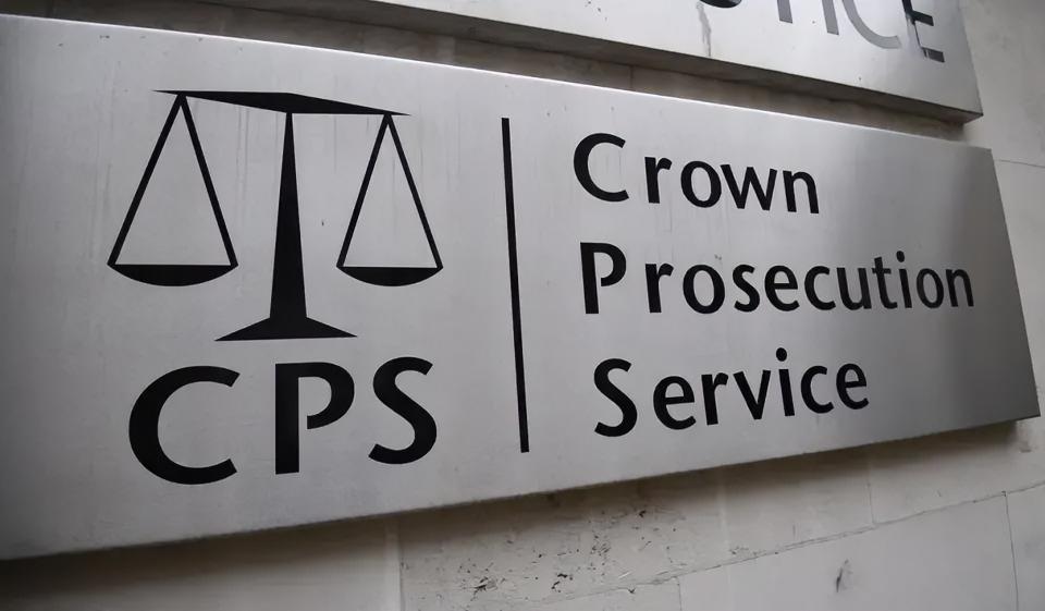 炸锅了！英国官方直接出手，冻结了一名中国公民名下总价值超8100万英镑的房产，